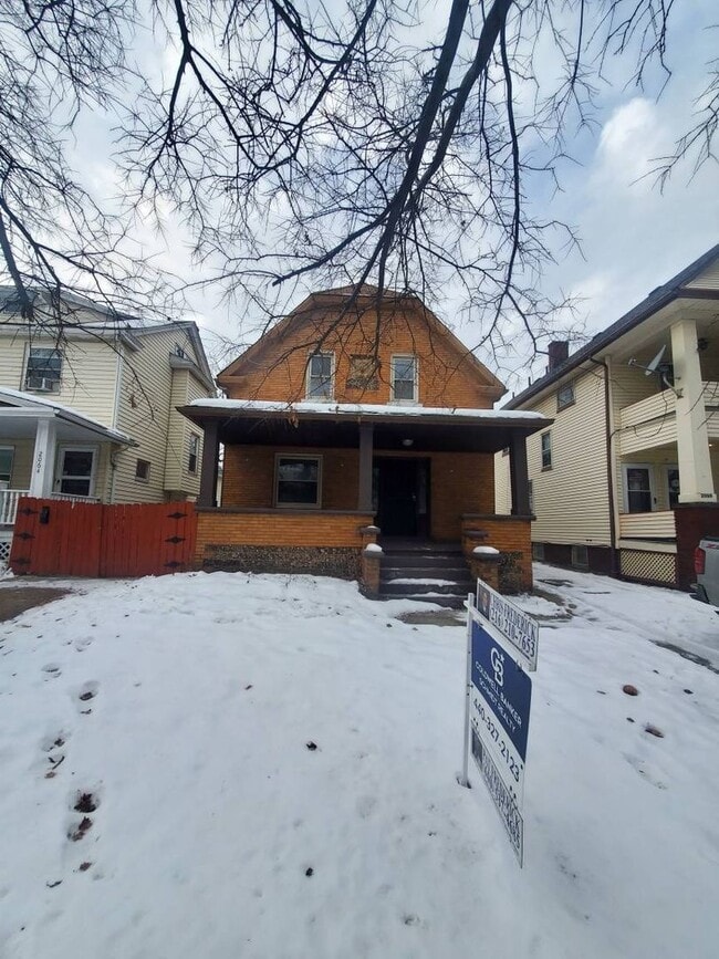 Building Photo - Charming 2-Bedroom Home Offering Comfort, Space & Modern Updates