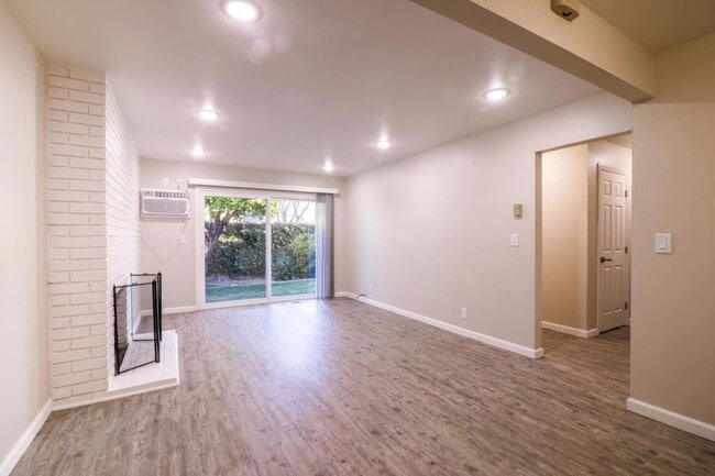 Photo - 1685 Whitwood Ln