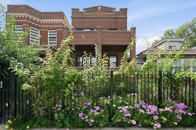 Building Photo - 2448 N Keeler Ave