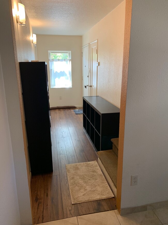 Building Photo - 1635 Derby St Unit 1