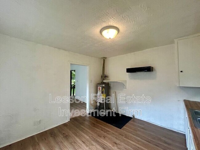 Photo - 734 W 74th St