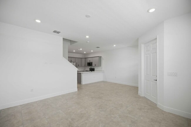 5620 SW 72nd Ct