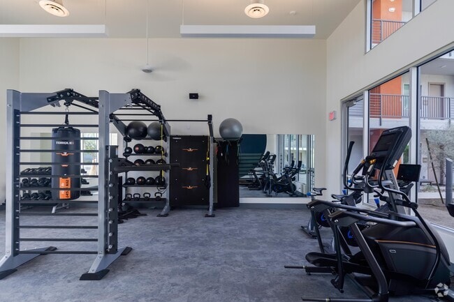 Gimnasio - Maxwell at Cooley Station