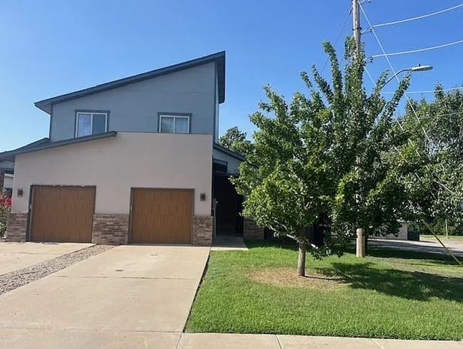 Photo - Modern 3-Bedroom Duplex Near OU Health Cen...