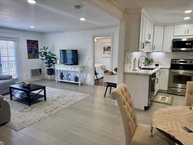 Photo - 5055 Collwood Blvd