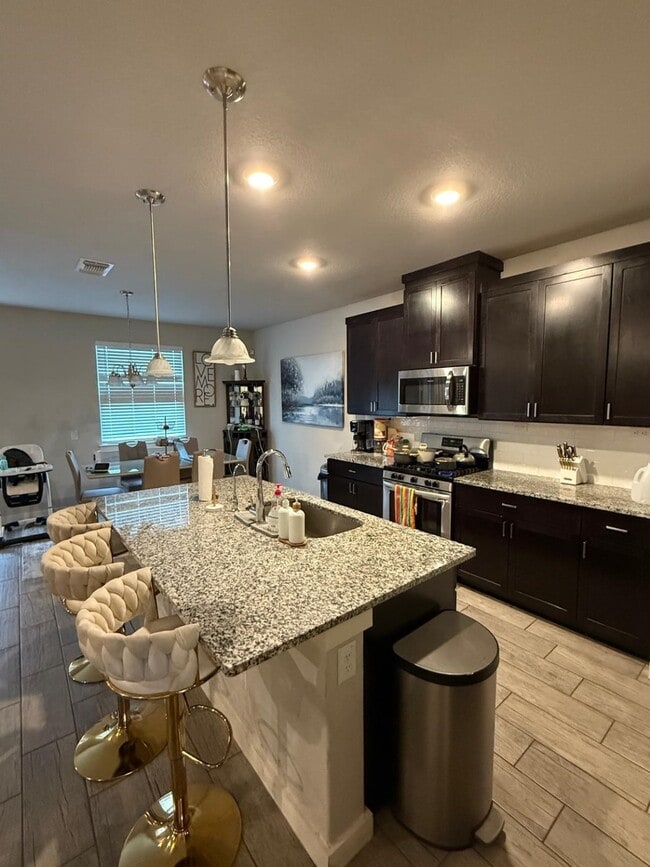 Photo - 740 Ft Leonard