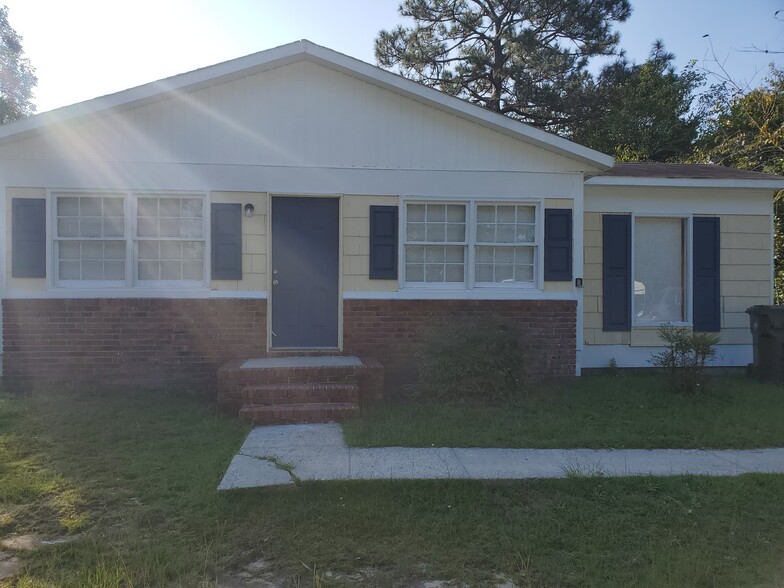 3760 Kings Park Cir