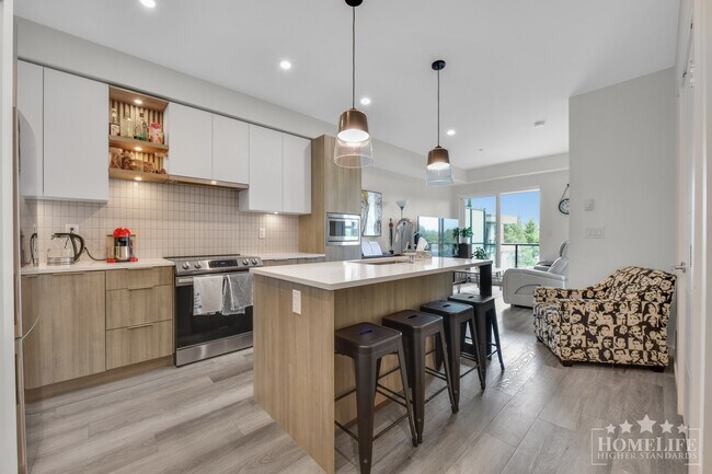 Bright & Modern 1 Bed 1 Bath Condo with Treetop Views