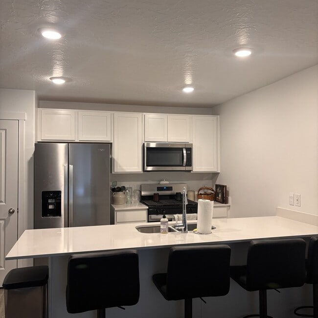 Building Photo - 1387 S 3720 E