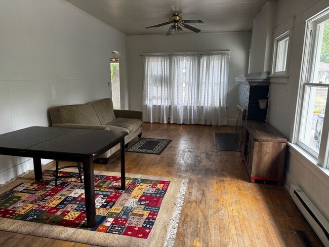 Photo - 810 NE Michigan St