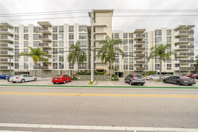 Photo - 9800 W Bay Harbor Dr Unidad 308 Rental