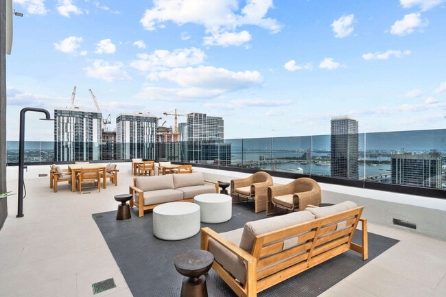 Photo - 225 N Miami Ave Unidad SI FL5-ID1501137P