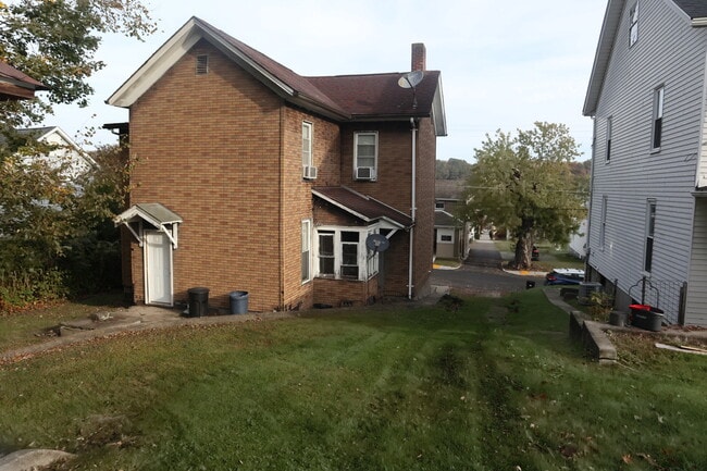 Photo - 215 5th St