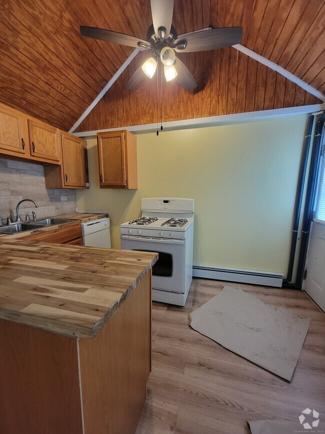Building Photo - 51 High St Unit 1 Rental