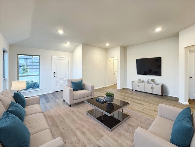 Photo - 810 Shear Dr