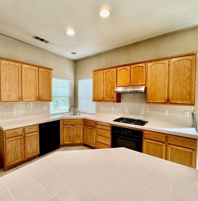 Photo - 1657 Sugarpine Ct