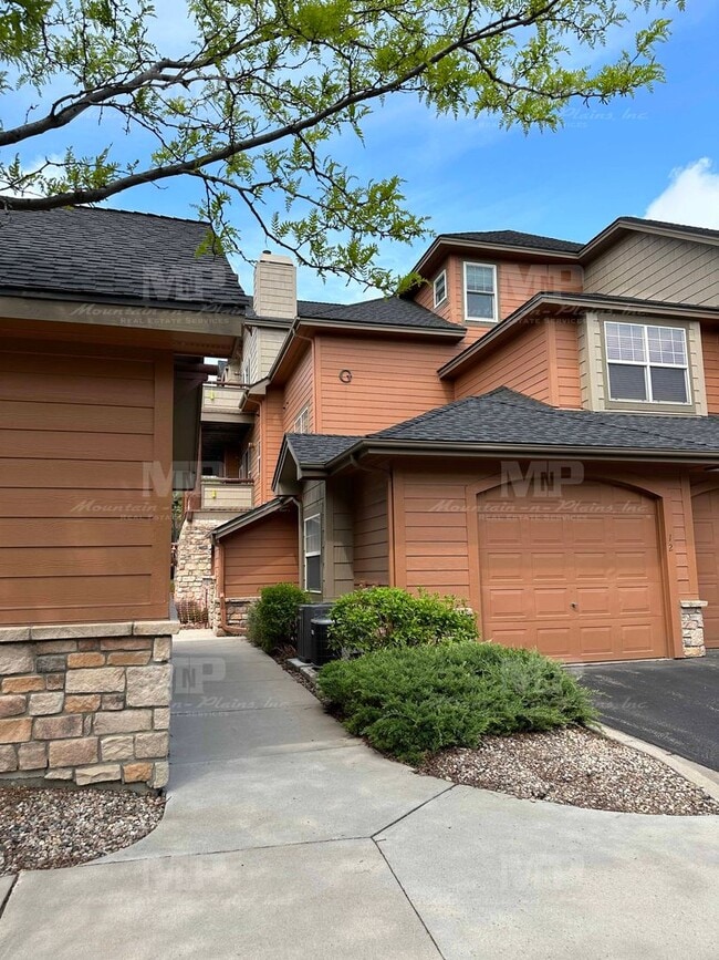 Building Photo - 5220 Boardwalk Dr Unit G12