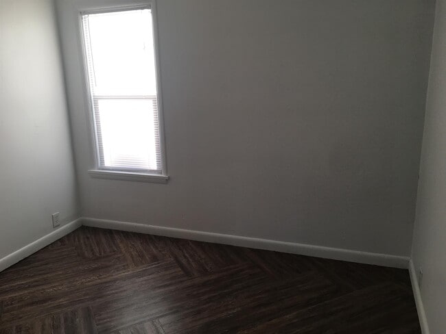 Photo - 217 W Sherman St