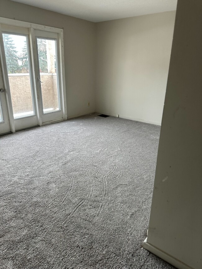 Photo - 824 McIntosh St Unit 1