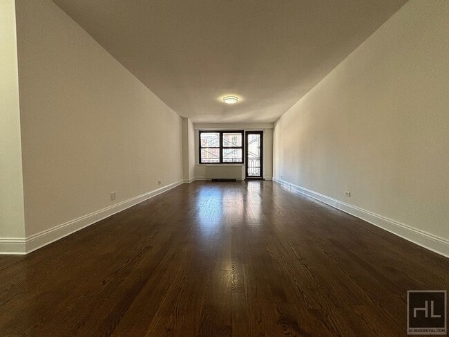 E 82 St
