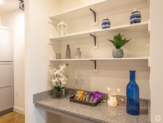 1HAB, 1BA - Comet Bermuda Run