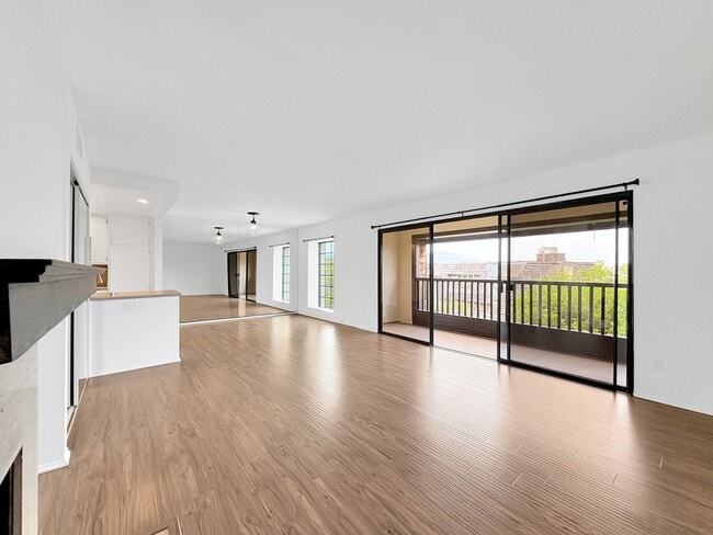 Building Photo - Incredible 2BD/2.5BA w/Ocean Views and Acr... Rental