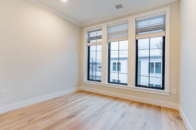 Photo - 155 Everett St Unit 303