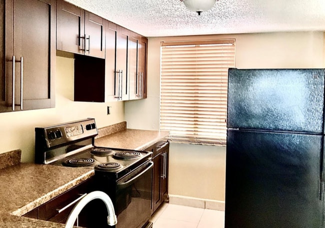 Photo - 9915 W Okeechobee Rd