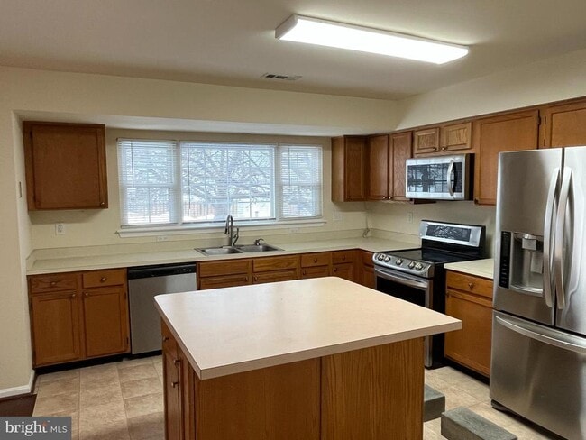 Photo - 874 Waterford Dr