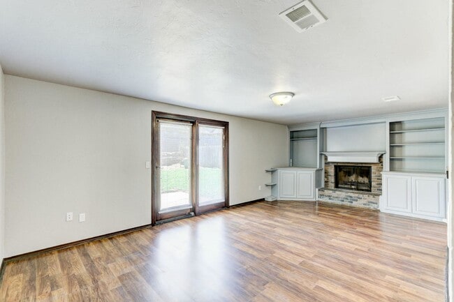 Photo - 974 Castlebury Mansion