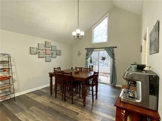 Photo - 1095 Mountain Springs Dr