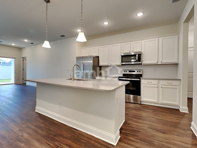 Photo - 558 Onate Cir