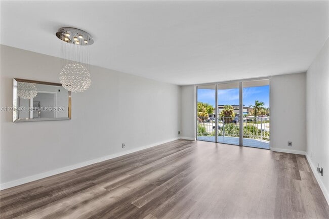 Photo - 16710 NE 9th Ave Unit 306