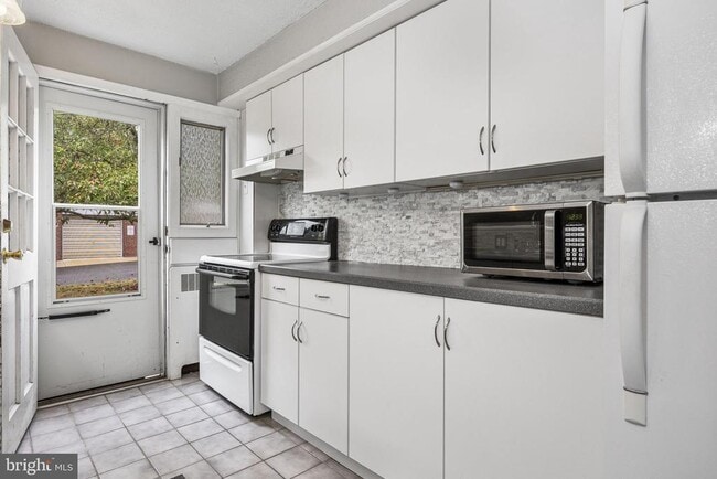 Photo - 200 Maplewood Dr