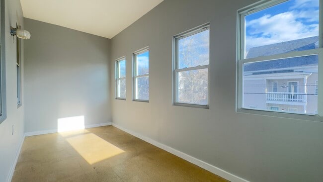 sala de estar acristalada - 150 Pleasant St