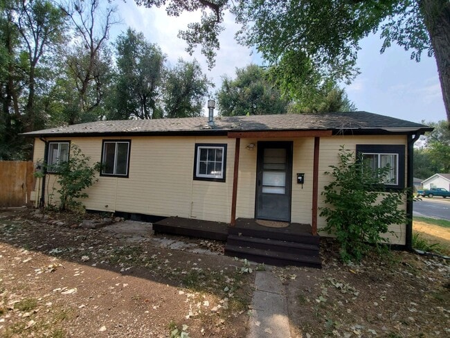 Photo - Cozy 2 Bedroom Home with Large Yard