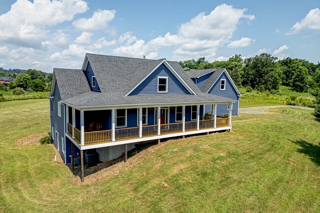 Building Photo - The Overlook Rental