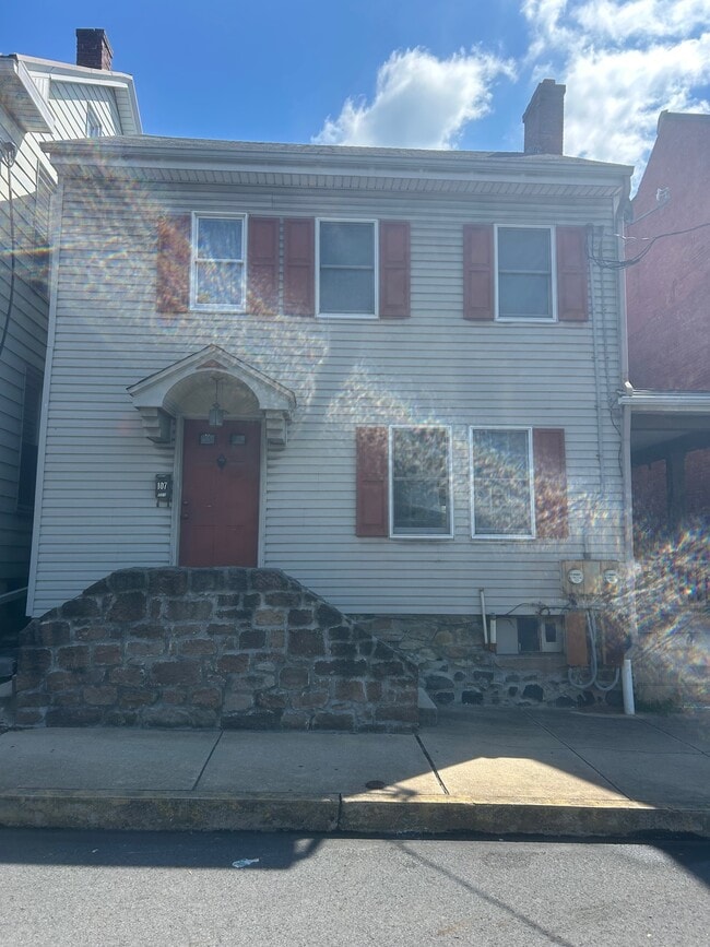 Building Photo - 107 N Market St Unit 107 N Market St 101 Rental