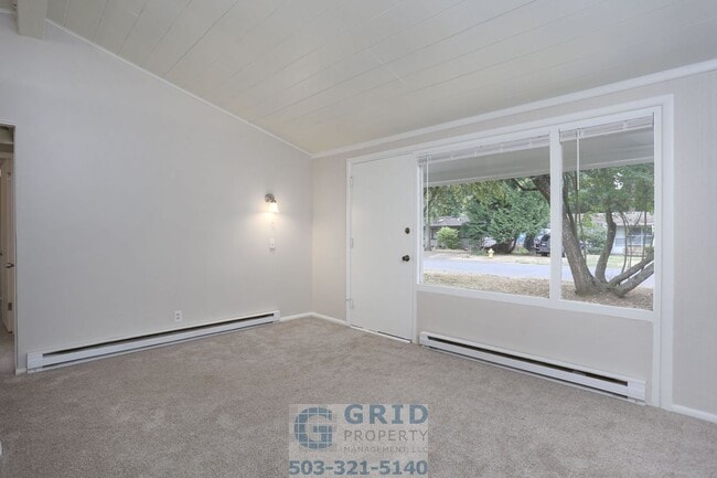 Building Photo - 2 Bedroom Home Available in Southeast Port...