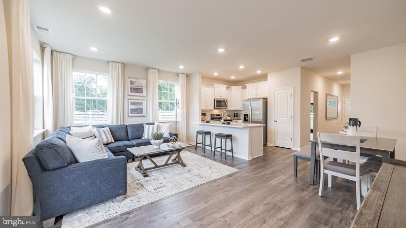Photo - 332 Mazzeo Dr