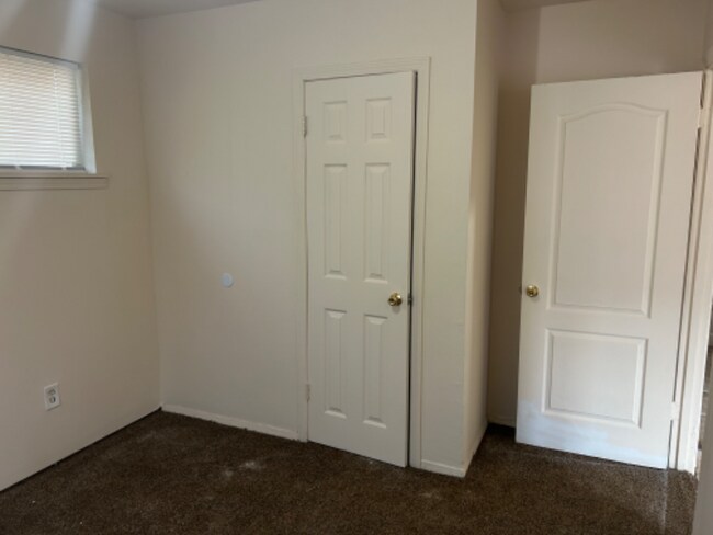 Photo - 2565 Peres Ave