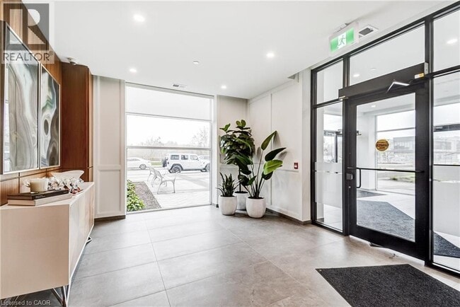 Photo - 1880 Gordon St Unité 101