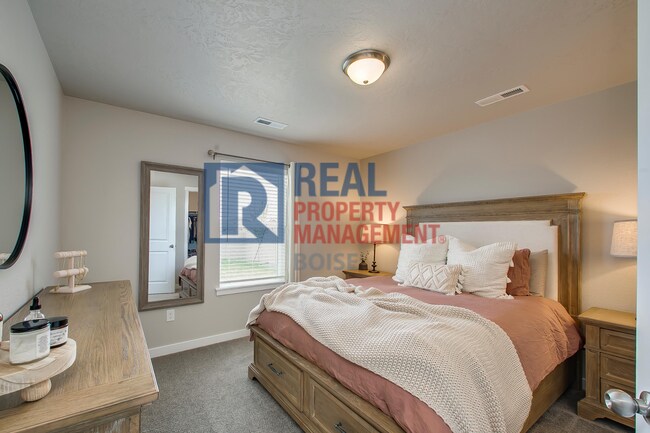 Photo - Fully Furnished All Utilities Included.