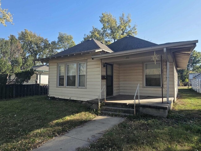 Building Photo - Spacious Home with large back yard!