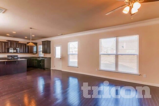 Photo - 1040 Merrick Rd