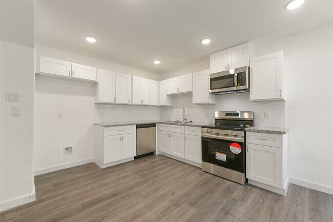 Photo - 8713 Southwark St