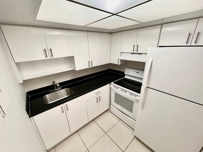 Photo - Charming 2b1b FOR RENT 4/15/23 Unit 11