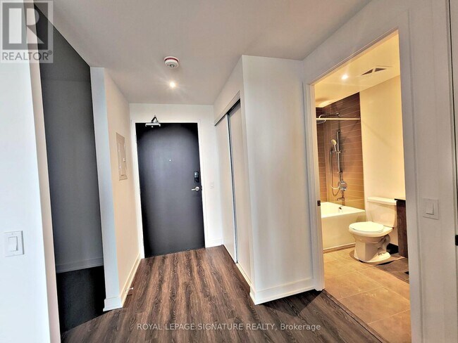 Photo - 448 Burnhamthorpe Rd W Unit 317