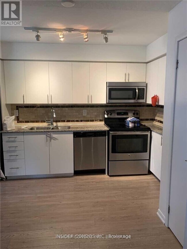 Photo - 830 Lawrence Ave W Unité 912