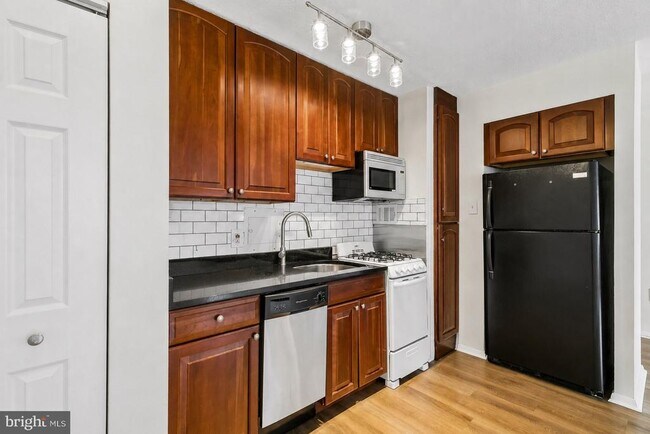 Photo - 2101 Chestnut St Unit 1503